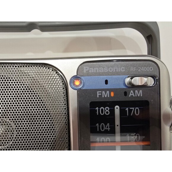 Panasonic RF-2400D AM/FM Portable Radio, Battery, AC Powered - Silver - Tested - Picture 1 of 4